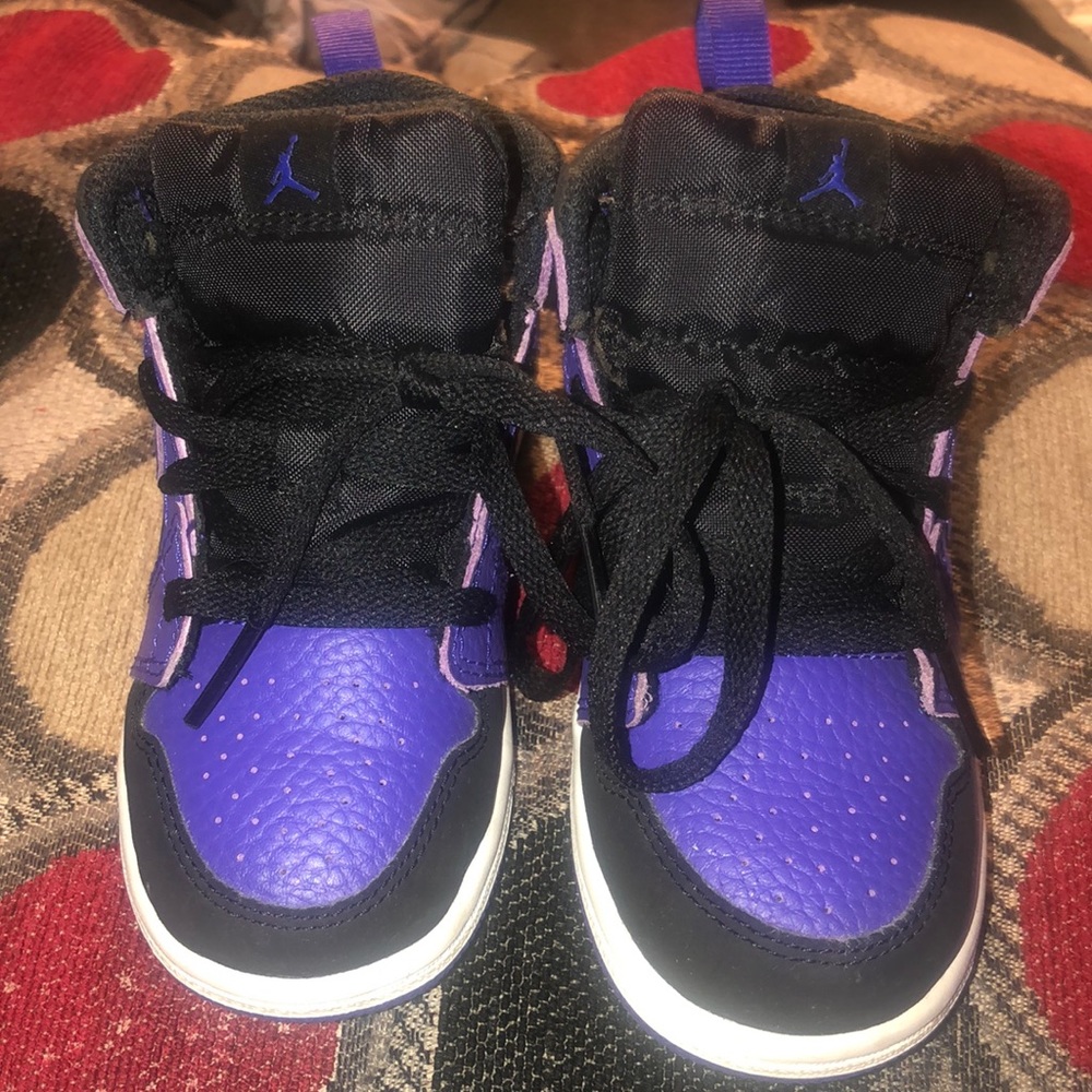 Air Jordan 1 Mid Retro ‘Dark Concord’